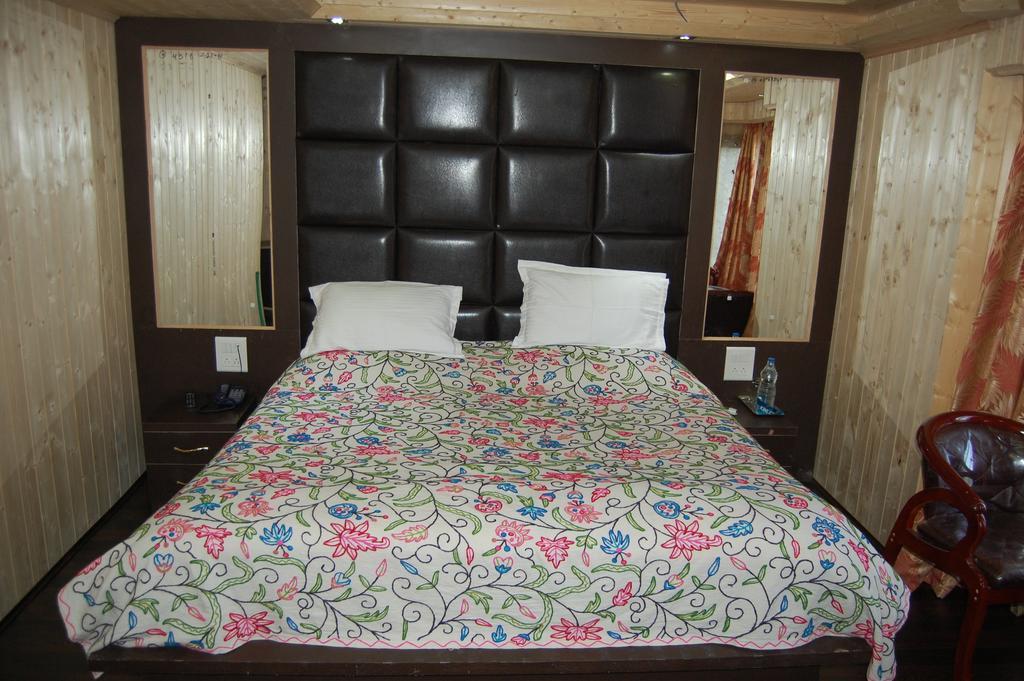 Hotel Zahgeer Continental Gulmarg Bilik gambar