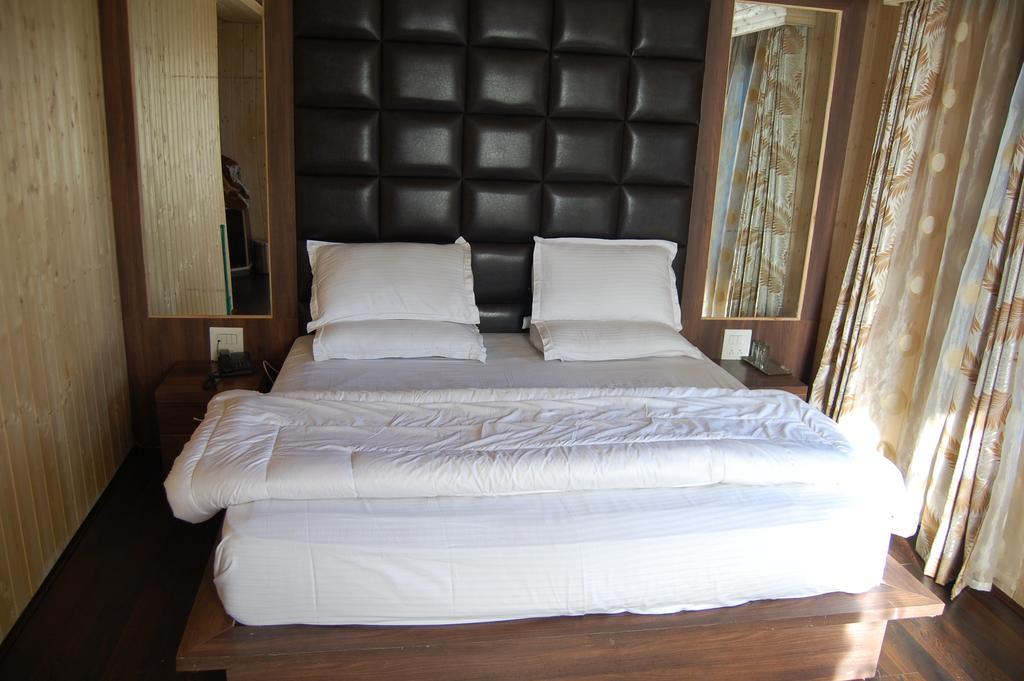 Hotel Zahgeer Continental Gulmarg Bilik gambar