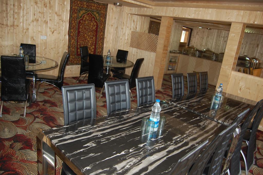 Hotel Zahgeer Continental Gulmarg Bilik gambar