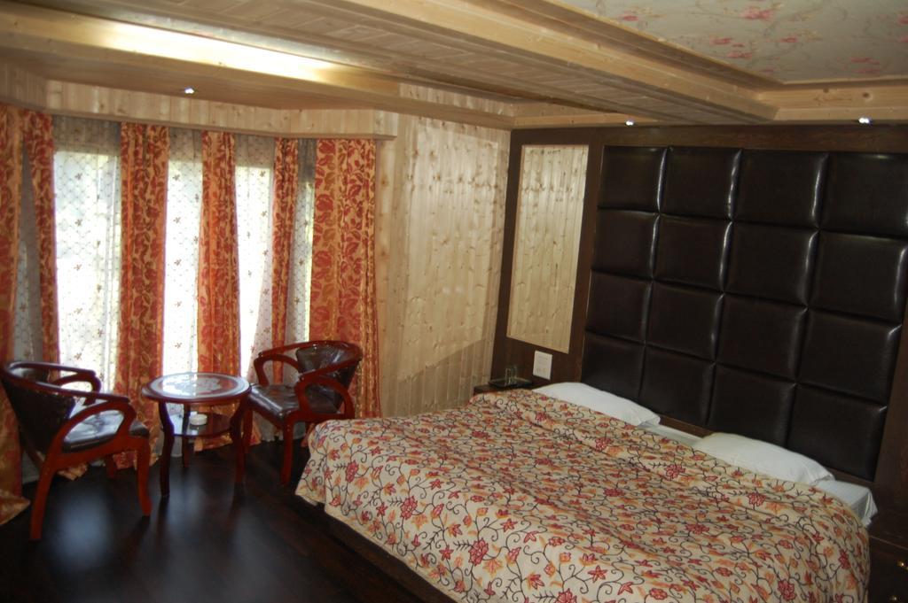 Hotel Zahgeer Continental Gulmarg Bilik gambar
