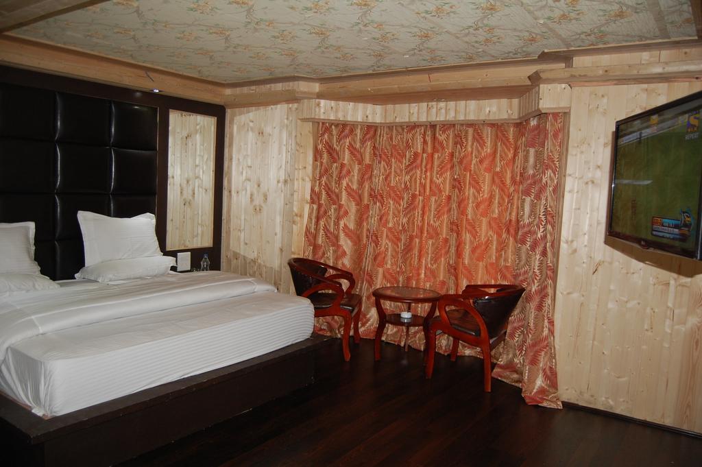 Hotel Zahgeer Continental Gulmarg Bilik gambar