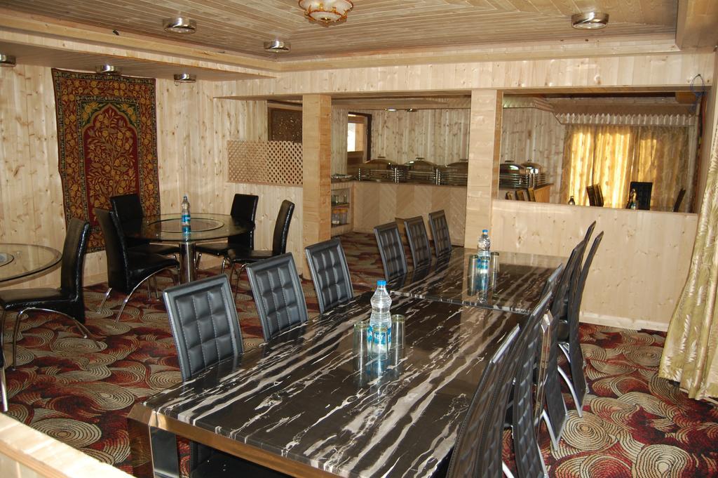 Hotel Zahgeer Continental Gulmarg Bilik gambar